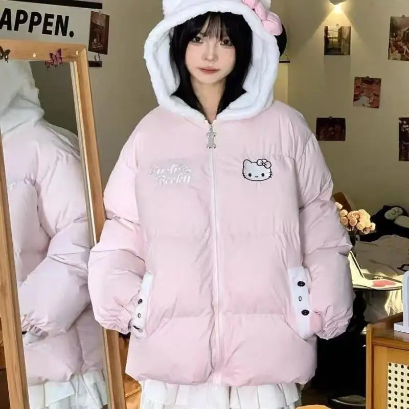 Утепленная хлопковая одежда с героями мультфильмов «Hello Kitty», зимний пуховик в стиле аниме, пальто с вышивкой, куртка с капюшоном, свободные теплые милые топы для девочек
Утепленная хлопковая одежда с героями мультфильмов «Hello Kitty», зимний пуховик в стиле аниме, пальто с вышивкой, куртка с капюшоном, свободные теплые милые топы для девочек