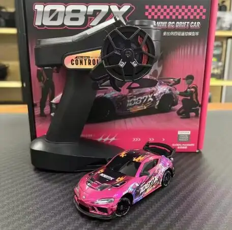Машинка для дрифта на радиоуправлении Supra 1087X, масштаб 1:43, литой металлический корпус, гироскоп, полный пропорциональный привод 4WD, миниатюрная радиоуправляемая модель, статическая коллекционная модель для ценителей
Машинка для дрифта на радиоуправлении Supra 1087X, масштаб 1:43, литой металлический корпус, гироскоп, полный пропорциональный привод 4WD, миниатюрная радиоуправляемая модель, статическая коллекционная модель для ценителей