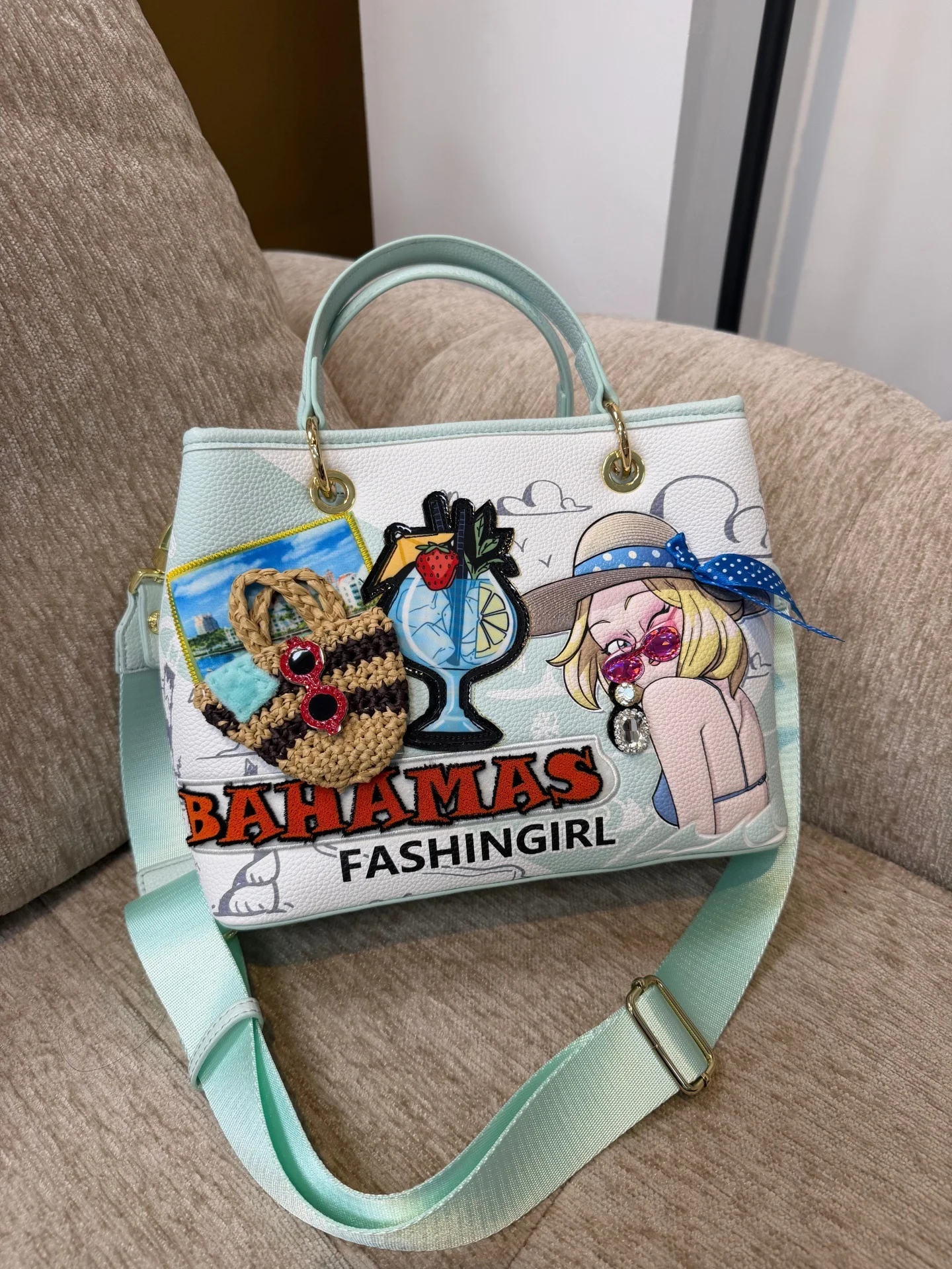Women's Embroidered Printed Handbag Creative Bahamas Holiday Shoulder Bag Ladies Large Capacity Square Crossbody Bag
Women's Embroidered Printed Handbag Creative Bahamas Holiday Shoulder Bag Ladies Large Capacity Square Crossbody Bag