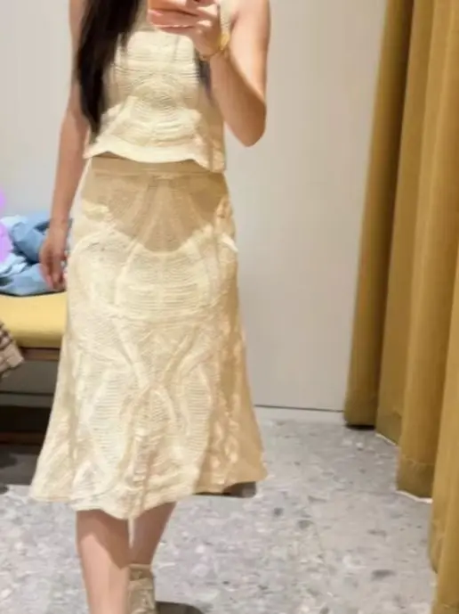 Spring/Summer Women Hollow Wavy Hem Sleeveless Solid Knit Set Sleeveless Top + High Waist A-line Fashion Elegant Midi Skirt
Spring/Summer Women Hollow Wavy Hem Sleeveless Solid Knit Set Sleeveless Top + High Waist A-line Fashion Elegant Midi Skirt