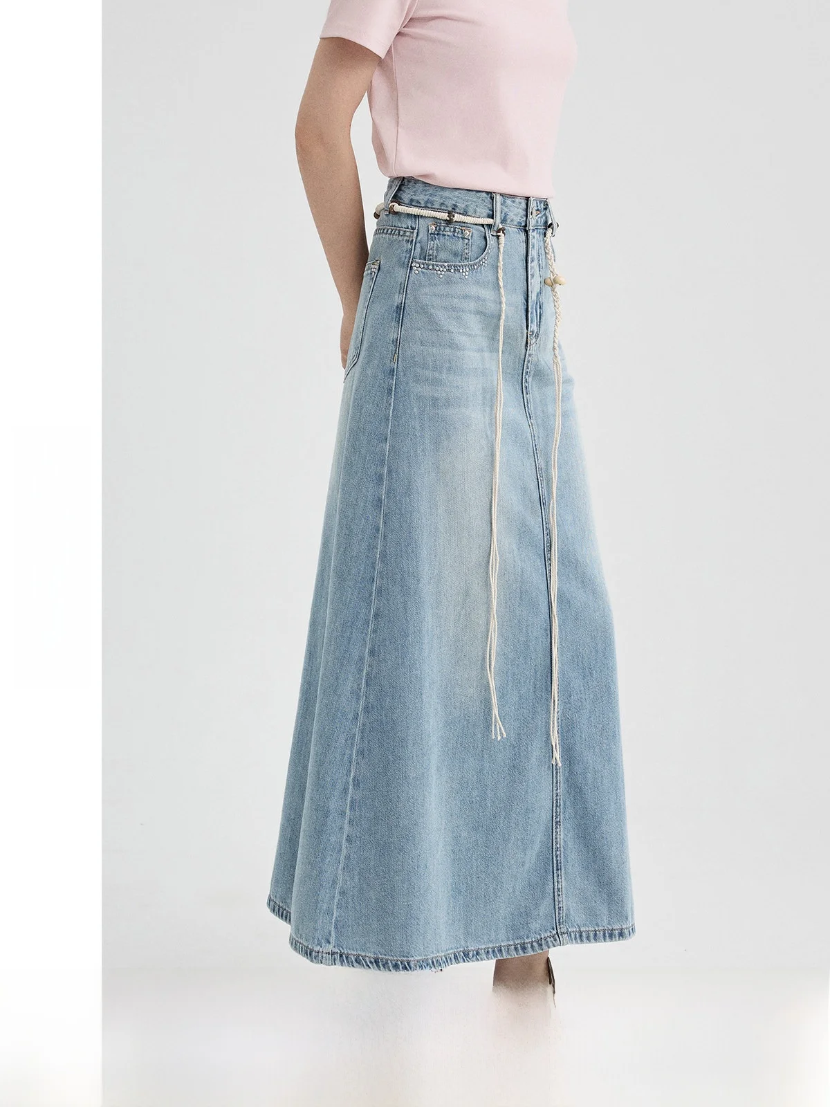 High Waist Midi Denim Skirt for Women Summer 2026 New Casual Versatile A-Line Skirt Pearl Embellished Ladies Premium Fashion
High Waist Midi Denim Skirt for Women Summer 2026 New Casual Versatile A-Line Skirt Pearl Embellished Ladies Premium Fashion