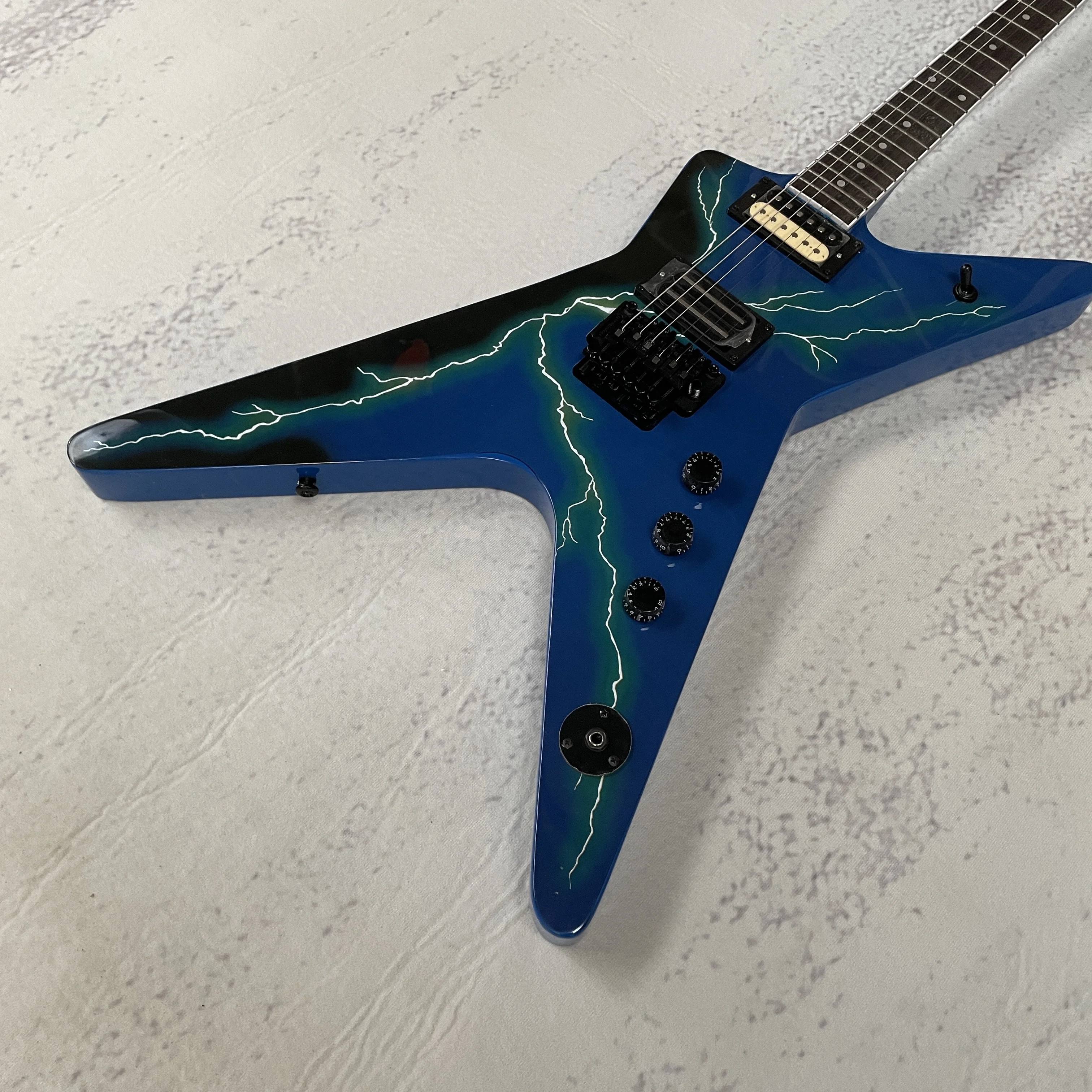 Blue Lightning Pattern 6-String Electric Guitar with Floyd Rose Bridge HH Pickups MAHOGANY Body for Perfect Sound Cool Gift
Blue Lightning Pattern 6-String Electric Guitar with Floyd Rose Bridge HH Pickups MAHOGANY Body for Perfect Sound Cool Gift