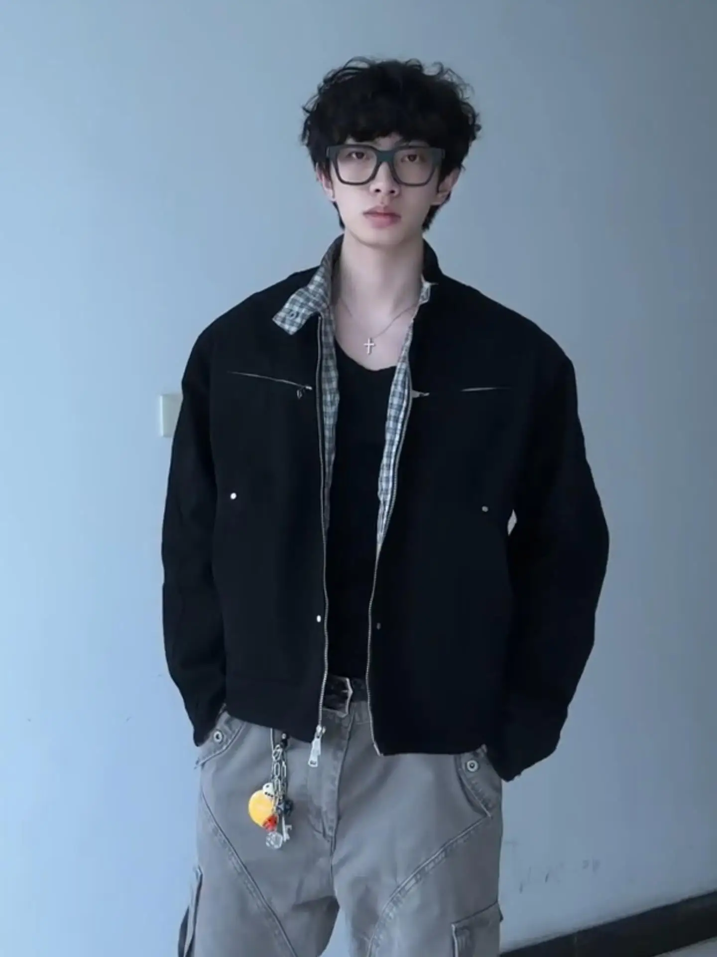 Мужская джинсовая куртка с воротником-стойкой, в стиле пэчворк, осенняя рабочая одежда, премиум-качество, с узором в стиле твид «Харрис», для создания чистого и элегантного образа.
Мужская джинсовая куртка с воротником-стойкой, в стиле пэчворк, осенняя рабочая одежда, премиум-качество, с узором в стиле твид «Харрис», для создания чистого и элегантного образа.