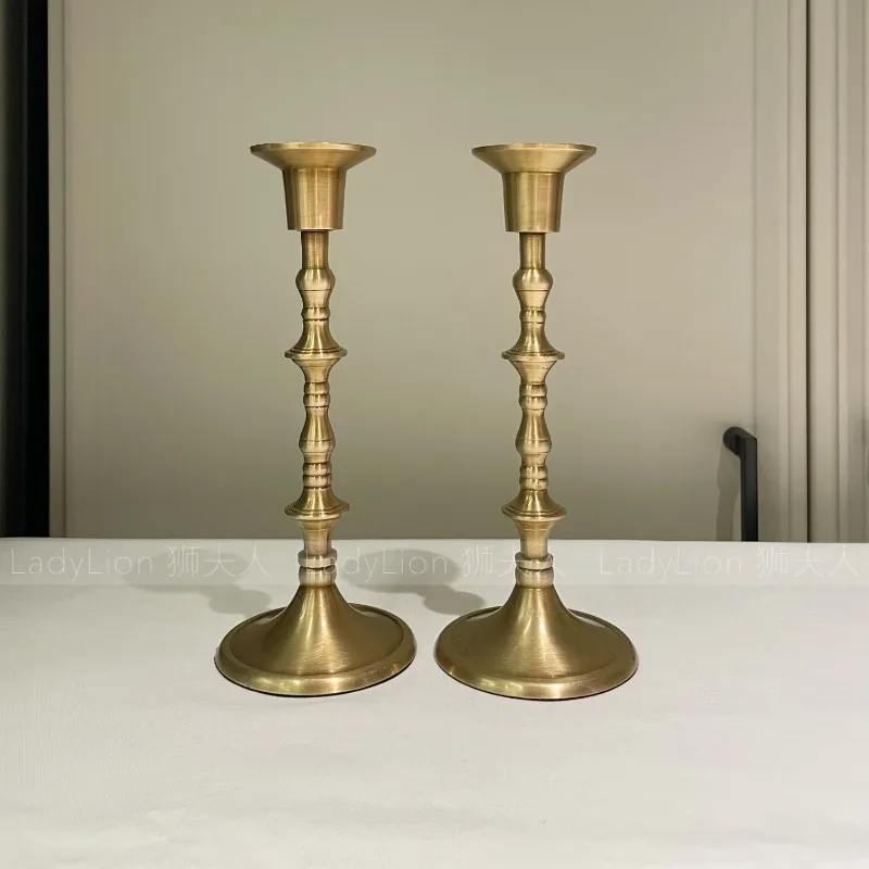 Lady Lion imported French retro brass candlestick ornament model room living room coffee table soft decoration
Lady Lion imported French retro brass candlestick ornament model room living room coffee table soft decoration