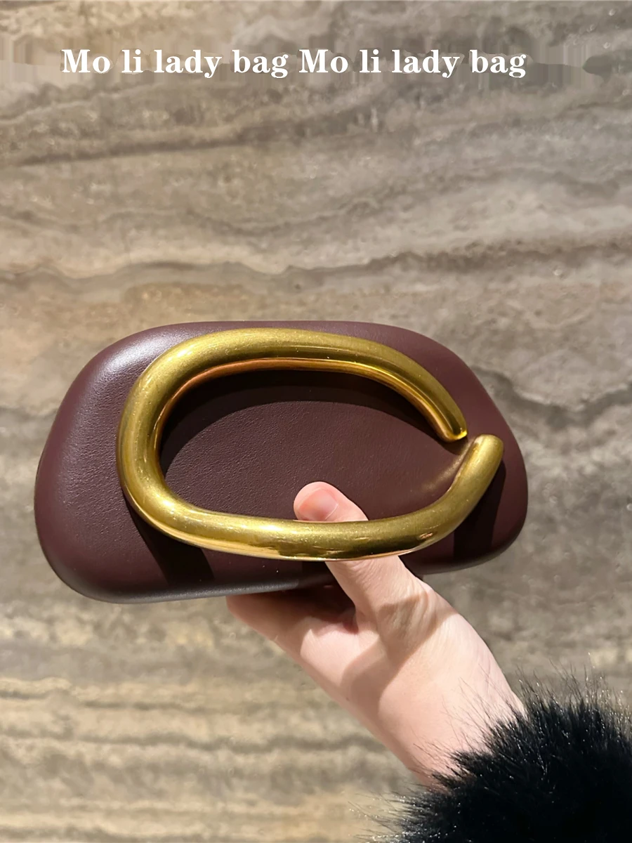 Retro Metal Decorated Handbag Box Style Women's Purse Versatile Party Clutch Shoulder Bag American Vintage Aesthetic Daily Use
Retro Metal Decorated Handbag Box Style Women's Purse Versatile Party Clutch Shoulder Bag American Vintage Aesthetic Daily Use