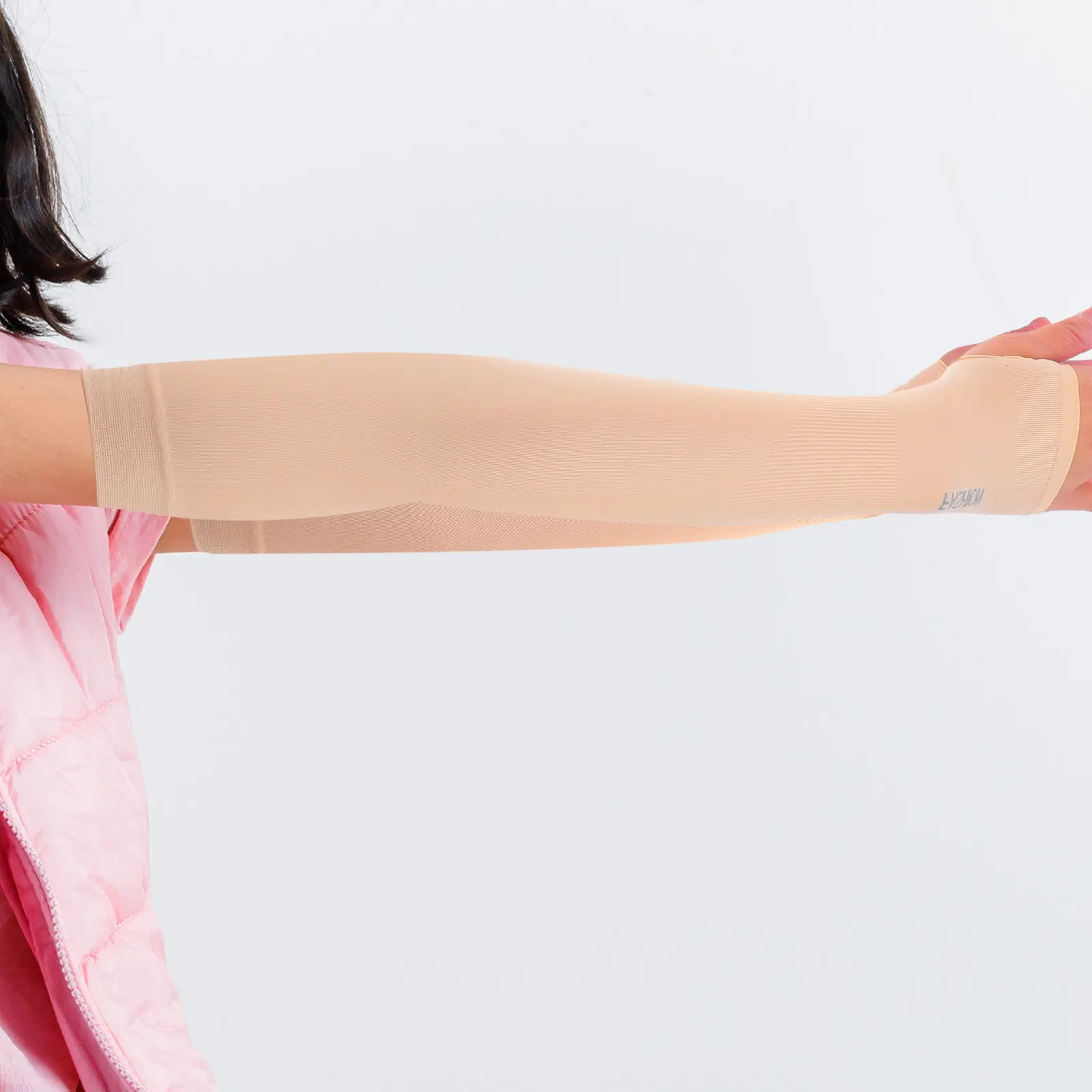 2Pcs Ice Sleeve Cooling Sun Arm Guards Lightweight Breathable Fabric for Men Women Sports Camping Travel Summer Sun Protection
2Pcs Ice Sleeve Cooling Sun Arm Guards Lightweight Breathable Fabric for Men Women Sports Camping Travel Summer Sun Protection