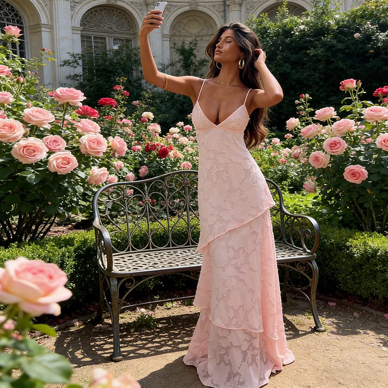 Spring and Summer 2026 New Low-cut V-neck Irregular Slim-fitting and Thin Dress Women
Spring and Summer 2026 New Low-cut V-neck Irregular Slim-fitting and Thin Dress Women