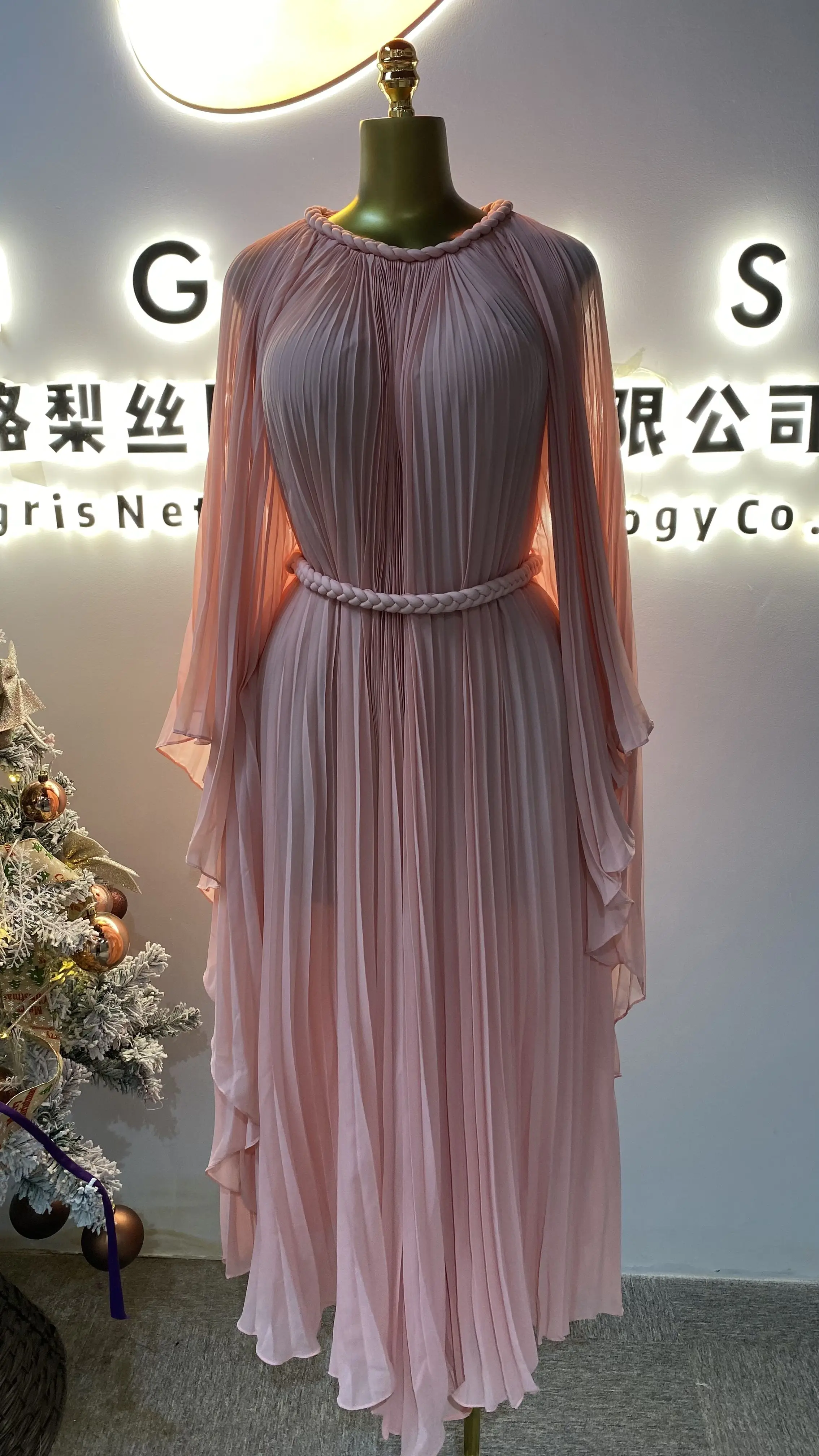 High Quality Pleated Women Muslim Modest Dress Long Dress Casual Loose Solid Color Party Dress-GZMM383
High Quality Pleated Women Muslim Modest Dress Long Dress Casual Loose Solid Color Party Dress-GZMM383