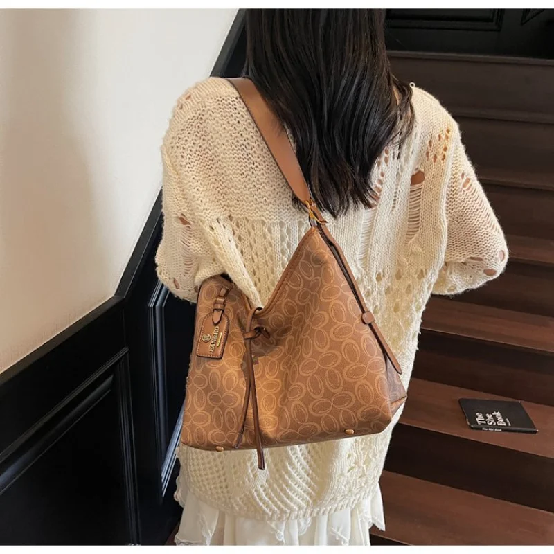 Practical Lightweight Nylon Crossbody Bag For Women With Leather Trim For Comfortable All Day Wear
Practical Lightweight Nylon Crossbody Bag For Women With Leather Trim For Comfortable All Day Wear