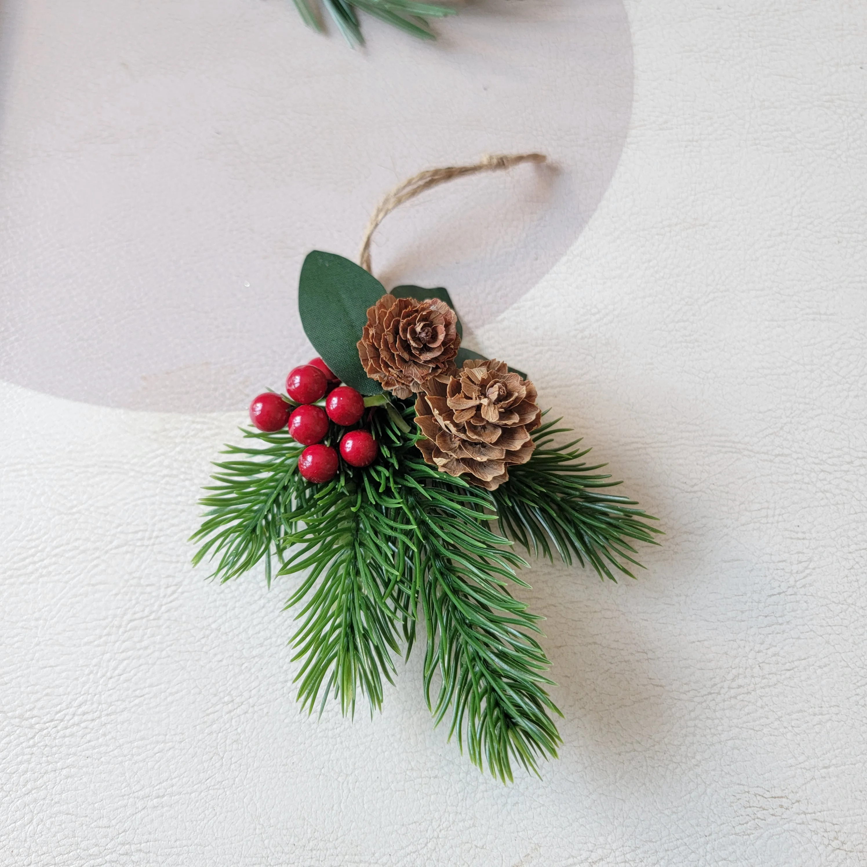 6pcs/pack, CHRISTMAS ORNAMENT, Creative Pine Picks Novelty Simula-Christmas simulation pine branch Hanger with hemp rope hanger
6pcs/pack, CHRISTMAS ORNAMENT, Creative Pine Picks Novelty Simula-Christmas simulation pine branch Hanger with hemp rope hanger
