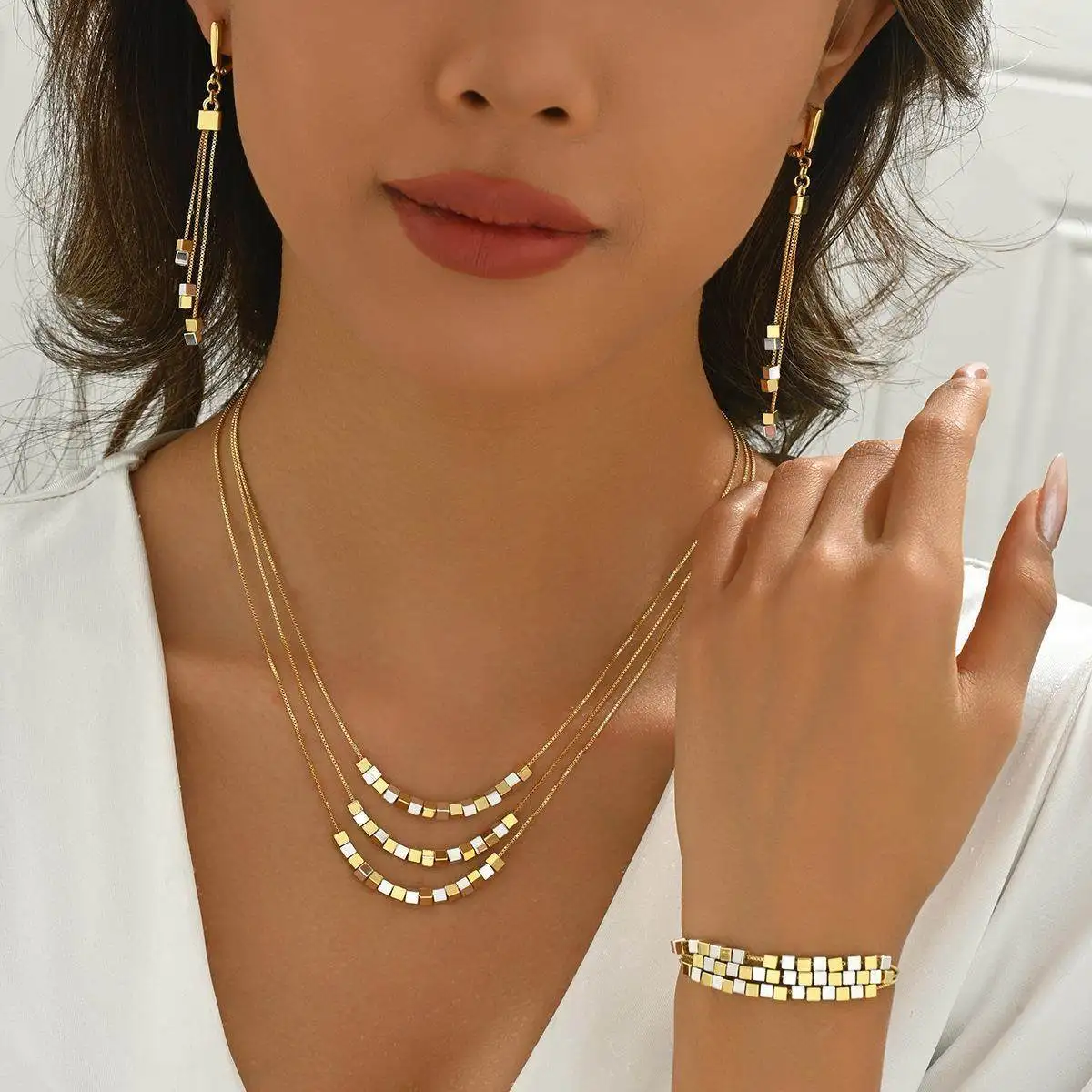 Металлическое ожерелье из сплава, женское, летнее, модное, в стиле ретро, квадратное, с подвеской-бусиной, аксессуар для ношения через плечо, универсальное, подходит ко всему
Металлическое ожерелье из сплава, женское, летнее, модное, в стиле ретро, квадратное, с подвеской-бусиной, аксессуар для ношения через плечо, универсальное, подходит ко всему