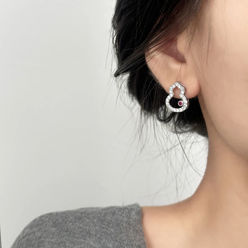 Tibetan Silver Full Zircon Hollow Calabash Stud Earrings for Women Minimalist Trendy Fashion Jewelry Plant Accessories
Tibetan Silver Full Zircon Hollow Calabash Stud Earrings for Women Minimalist Trendy Fashion Jewelry Plant Accessories