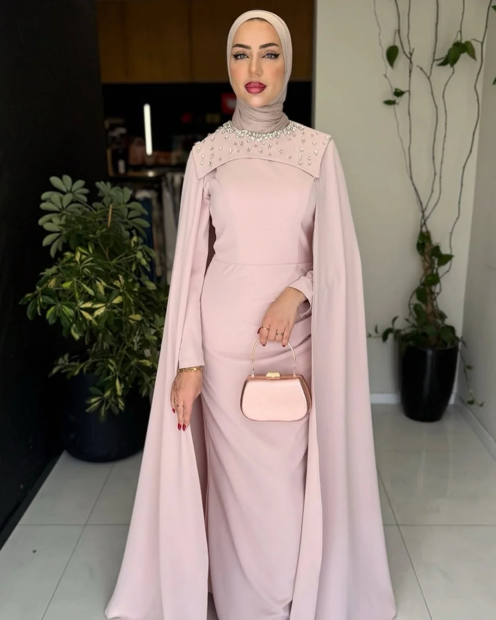 Customized Modern Style Classic Jersey Rhinestone Ruched Straight High Collar Long Dresses Bespoke Occasion Dresses Elegant Sexy
Customized Modern Style Classic Jersey Rhinestone Ruched Straight High Collar Long Dresses Bespoke Occasion Dresses Elegant Sexy