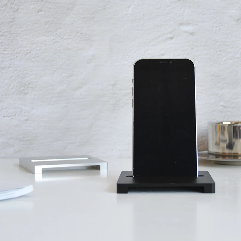 Metal physical amplification creative modern minimalist desktop suitable for bracket base.
Metal physical amplification creative modern minimalist desktop suitable for bracket base.