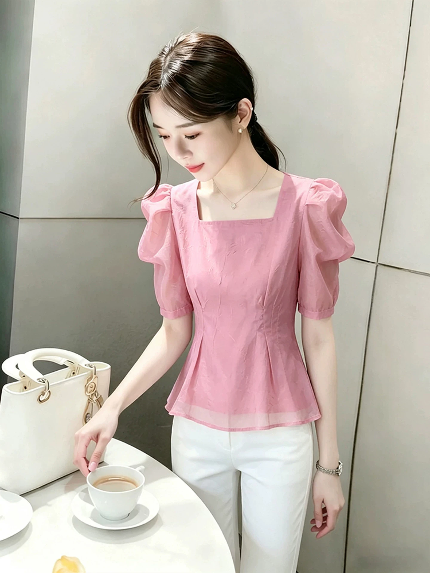 Pink Bubble Sleeve Shirt Women's Summer Fashionable Waist-Cinching Square Collar Top Korean Style High Waist Other Material
Pink Bubble Sleeve Shirt Women's Summer Fashionable Waist-Cinching Square Collar Top Korean Style High Waist Other Material