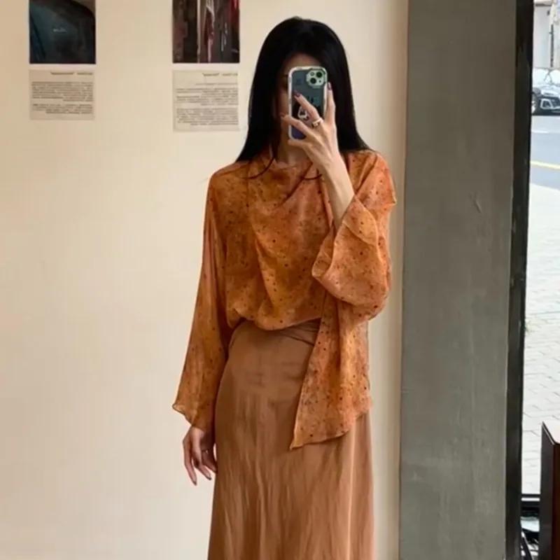 Withered Shoulder Button, Scarf, Ribbon, Silky Smooth Silk, Elegant And Fairy Atmosphere, Printed Top With A Sense Of Circumfere
Withered Shoulder Button, Scarf, Ribbon, Silky Smooth Silk, Elegant And Fairy Atmosphere, Printed Top With A Sense Of Circumfere