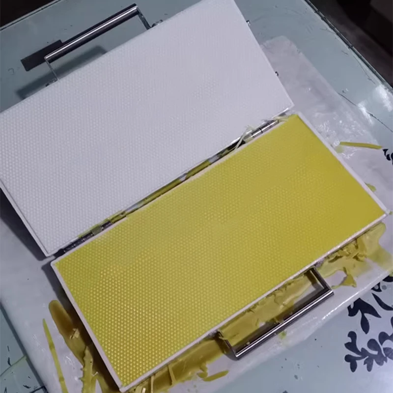 New Hand-pressed Honeycomb Foundation Machine Can Continuously Press Foundations. Aluminum Alloy Water-cooled Heat Sink
New Hand-pressed Honeycomb Foundation Machine Can Continuously Press Foundations. Aluminum Alloy Water-cooled Heat Sink