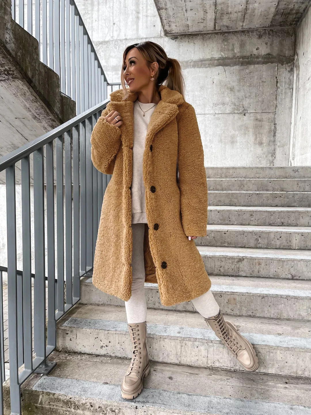 Autumn and winter cross-border women's clothing hot item: furry long sleeved lapel women's plush top long coat
Autumn and winter cross-border women's clothing hot item: furry long sleeved lapel women's plush top long coat