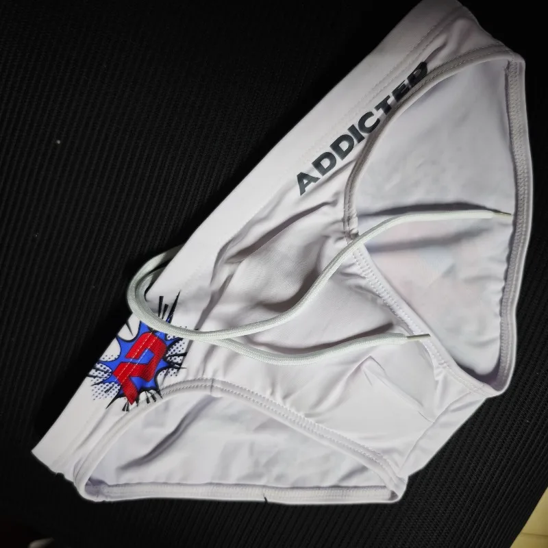 New men's swimming trunks printed low-rise European and American cup triangle beach hot spring BS425
New men's swimming trunks printed low-rise European and American cup triangle beach hot spring BS425