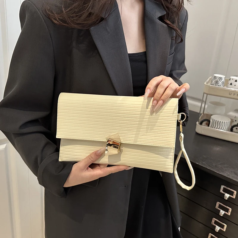 Luxury Designer Evening Bag Fashion Versatile Envelope Bags French Premium Design Banquet Clutch Women's Party Wrist Pouch
Luxury Designer Evening Bag Fashion Versatile Envelope Bags French Premium Design Banquet Clutch Women's Party Wrist Pouch