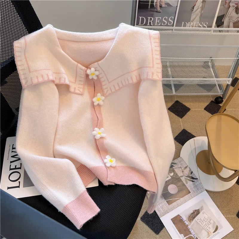 Sweet and Gentle Style Three-dimensional Flower Long-sleeved Knitted Cardigan Sweater for Women's Autumn New French Top
Sweet and Gentle Style Three-dimensional Flower Long-sleeved Knitted Cardigan Sweater for Women's Autumn New French Top