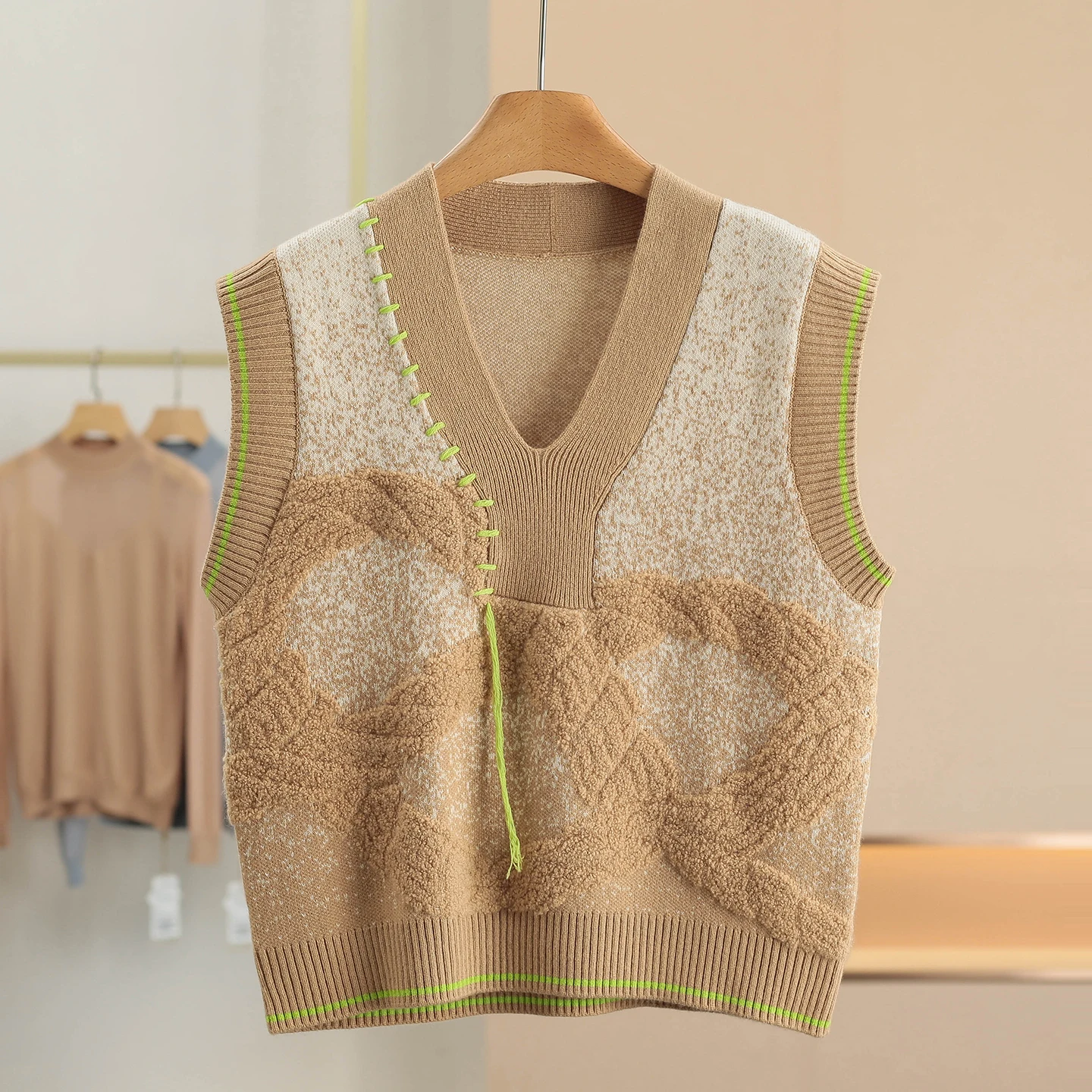 Casual Knitted Wool Blend V-Neck Sweater Vest 2025 Winter New Women's Fashion Comfortable Soft Color Block Design Top
Casual Knitted Wool Blend V-Neck Sweater Vest 2025 Winter New Women's Fashion Comfortable Soft Color Block Design Top