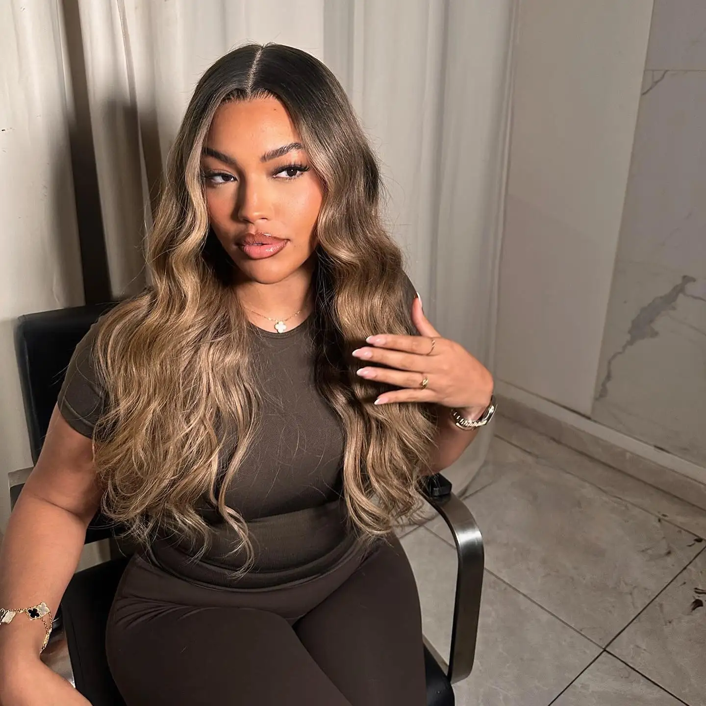 Honey Blonde Balayage Ombre Body Wave Lace Front Wig For Black Women Long Wavy Natural Synthetic With Dark Roots Heat Resistant
Honey Blonde Balayage Ombre Body Wave Lace Front Wig For Black Women Long Wavy Natural Synthetic With Dark Roots Heat Resistant