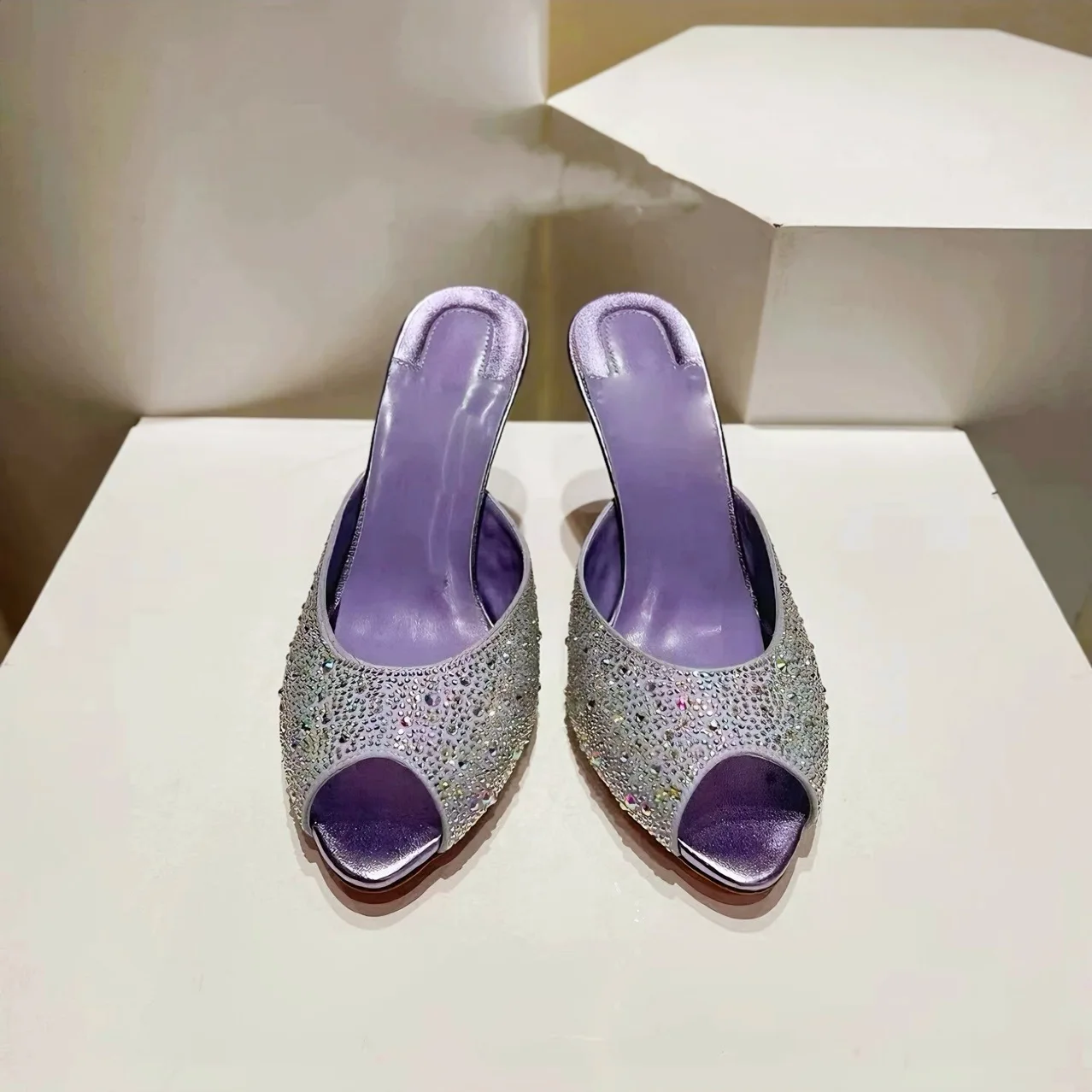 Summer Full Diamond Slim Heel High-Heeled Open Toed Peep Toe Slippers for Women Wearing Fashionable and Versatile Cool Slippers
Summer Full Diamond Slim Heel High-Heeled Open Toed Peep Toe Slippers for Women Wearing Fashionable and Versatile Cool Slippers