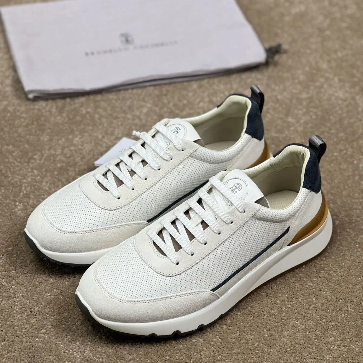 Hot running shoes men's high quality walking jogging shoes men's leather fitness sneakers men's designer casual sneakers
Hot running shoes men's high quality walking jogging shoes men's leather fitness sneakers men's designer casual sneakers