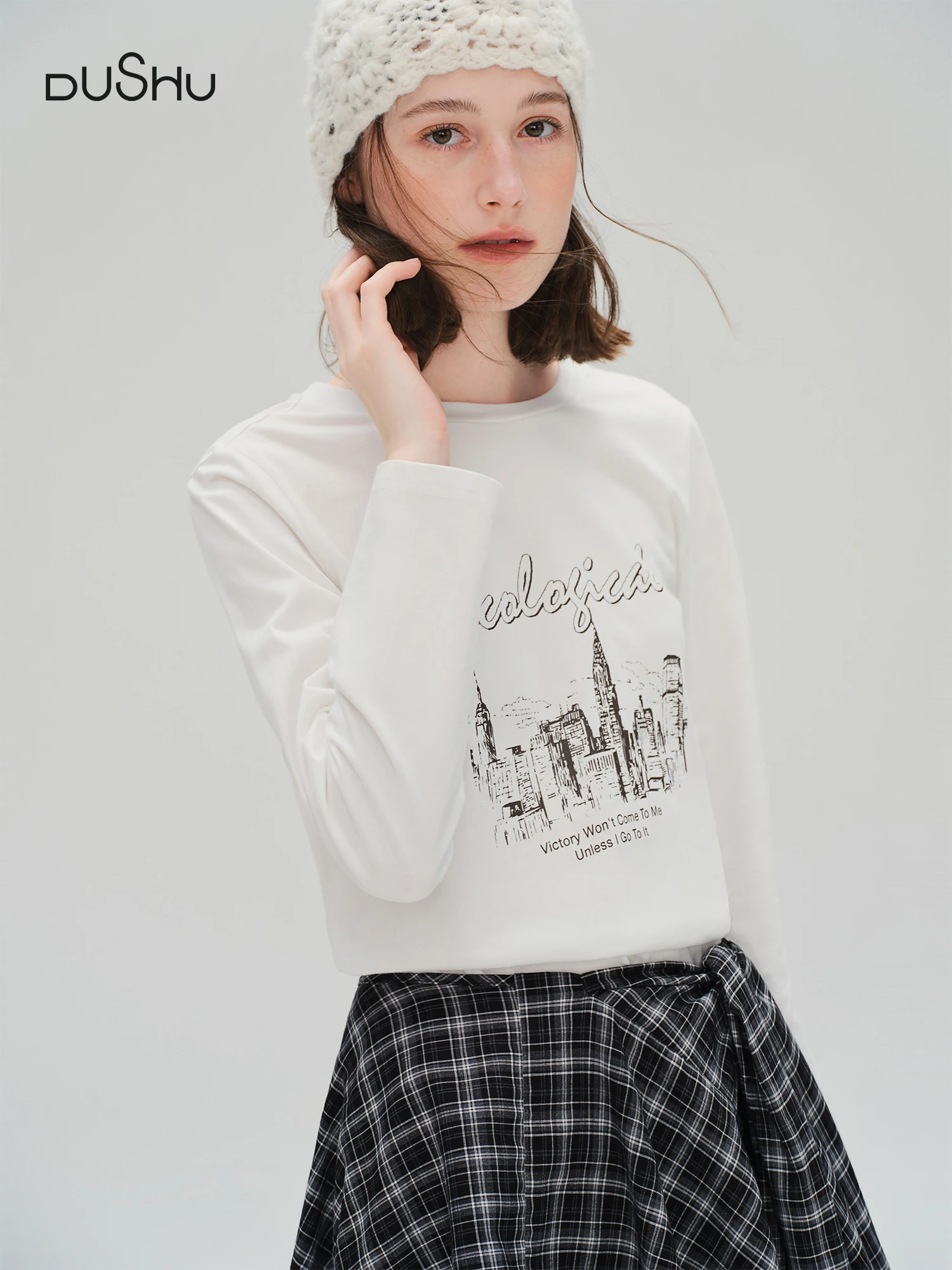 DUSHU Plus Size Casual Urban Letter Print Long-sleeved T-shirt Women White Round Neck All-match Basics Slimming Top Aesthetic
DUSHU Plus Size Casual Urban Letter Print Long-sleeved T-shirt Women White Round Neck All-match Basics Slimming Top Aesthetic