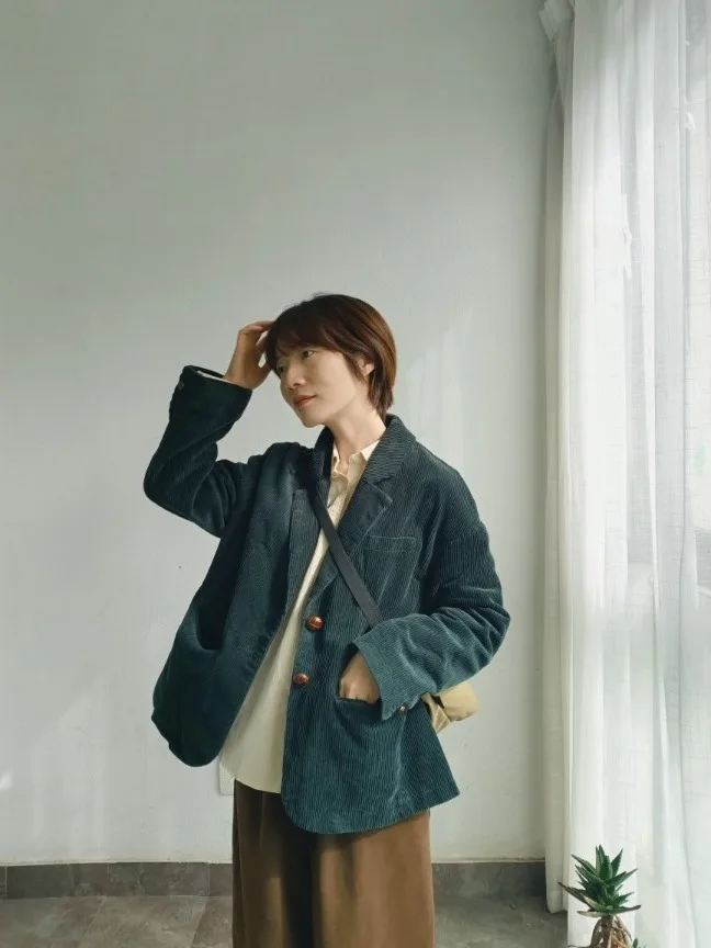 Женский бархатный костюм Pure Color een в стиле ретро, повседневная длинная дышащая верхняя одежда свободного покроя в стиле ретро
Женский бархатный костюм Pure Color een в стиле ретро, повседневная длинная дышащая верхняя одежда свободного покроя в стиле ретро