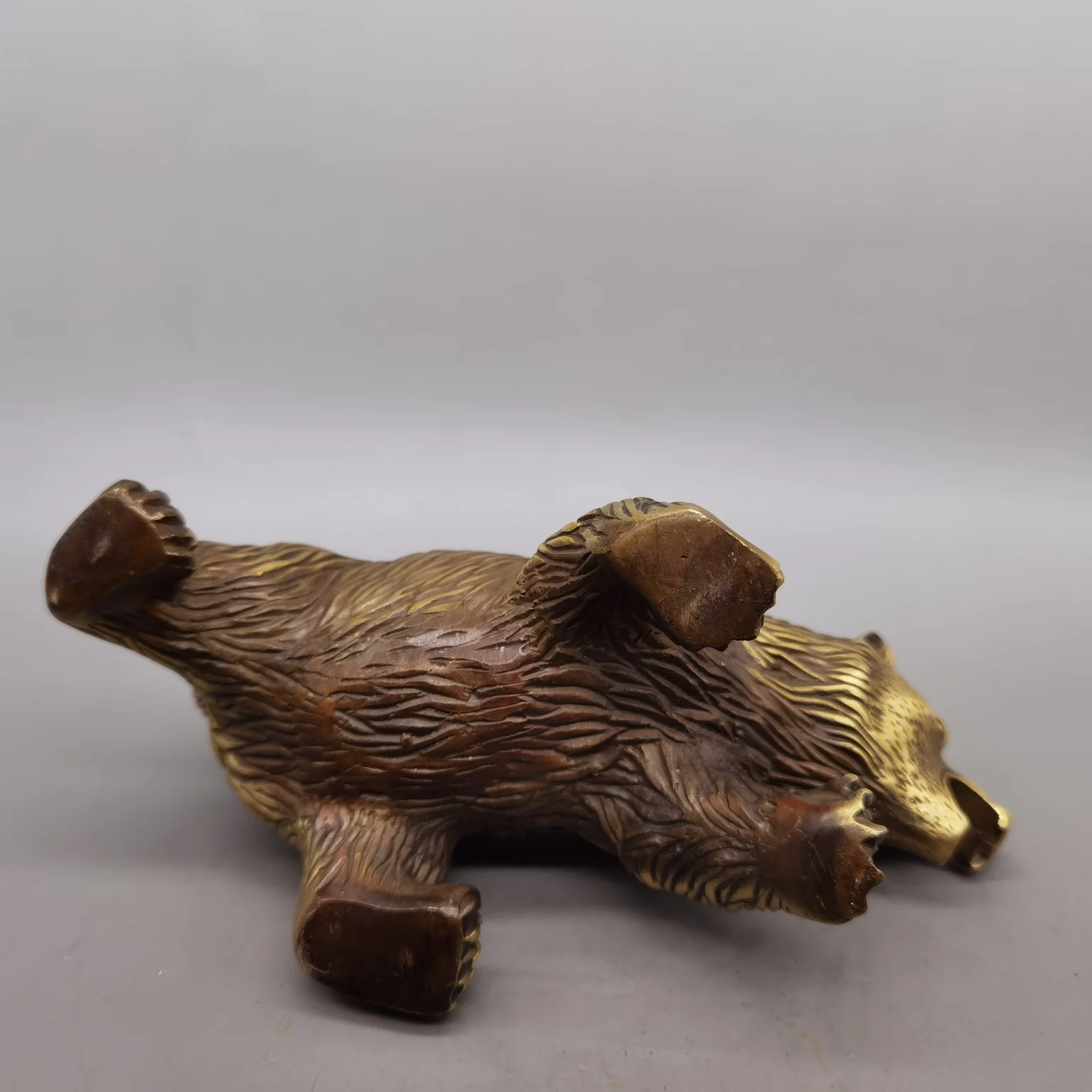 Bear Statue Metal Simulation Polar Bear Decorative Sculpture Bear Model Toy Home Living Room Garden Animal Sculpture Ornament
Bear Statue Metal Simulation Polar Bear Decorative Sculpture Bear Model Toy Home Living Room Garden Animal Sculpture Ornament
