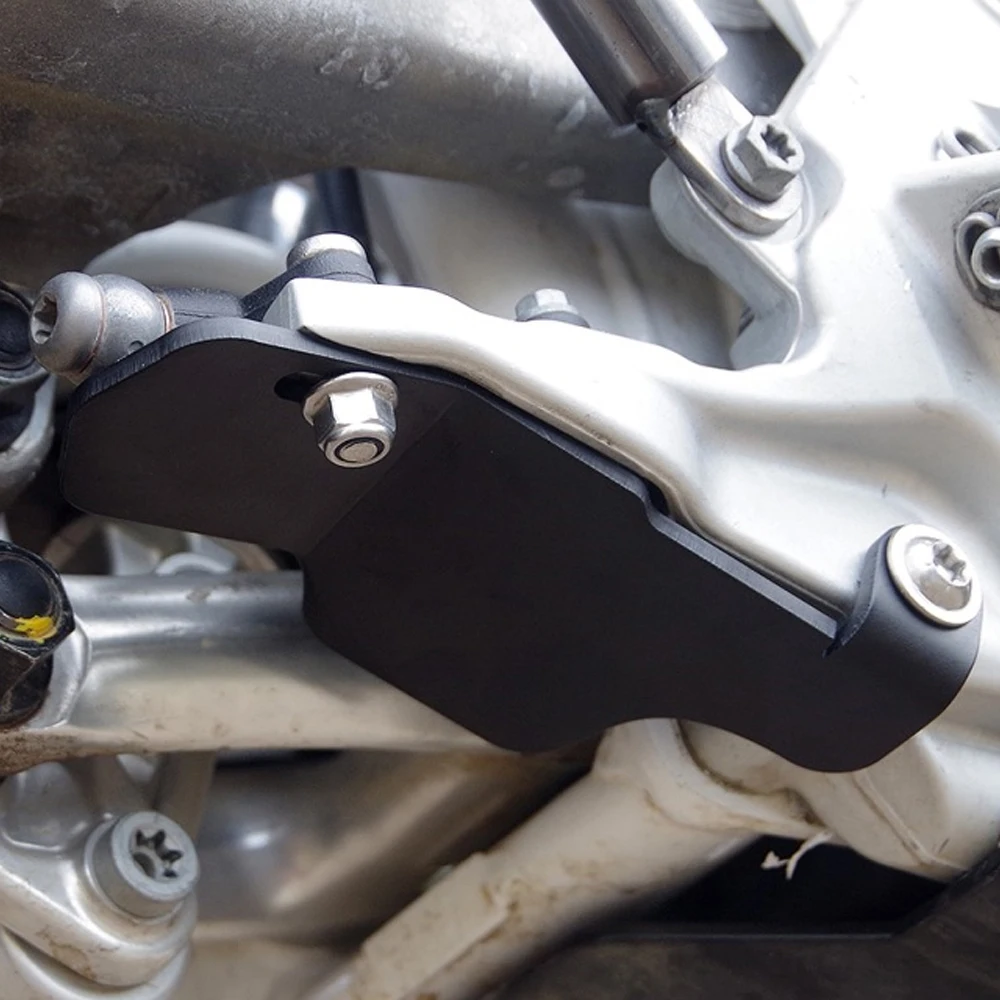 For KTM 690 Enduro R 690 SMC R 701 Enduro 701 Supermoto Rear Brake Cylinder Guard Cover Protection For GASGAS 700 ES 700 SM 700
For KTM 690 Enduro R 690 SMC R 701 Enduro 701 Supermoto Rear Brake Cylinder Guard Cover Protection For GASGAS 700 ES 700 SM 700