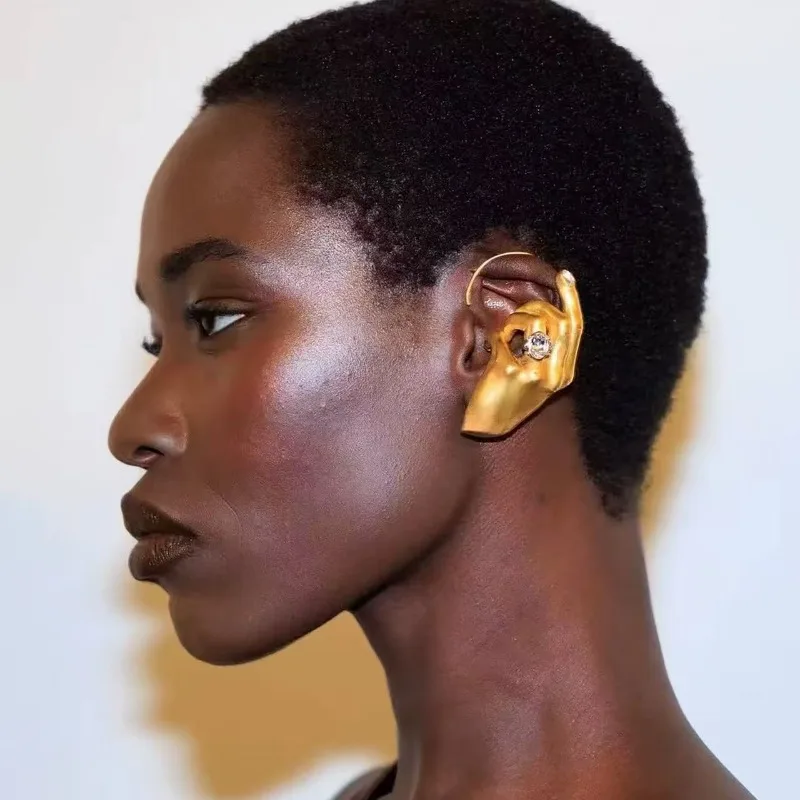 Exaggerated trend palm men's and women's earrings, ear hangings, high-end fashion without ear piercings, wearable accessories
Exaggerated trend palm men's and women's earrings, ear hangings, high-end fashion without ear piercings, wearable accessories