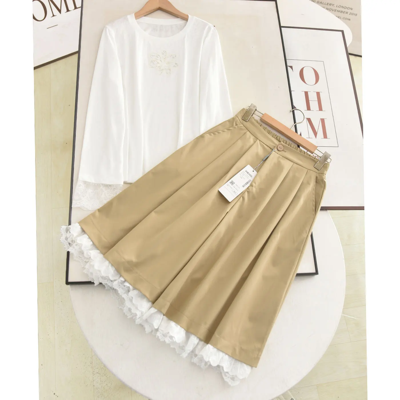 Long Sleeve T-Shirt And High Waist Wide Leg Pants Two Piece Set Lace Splicing Casual Spring Fashion Women's Clothing Set
Long Sleeve T-Shirt And High Waist Wide Leg Pants Two Piece Set Lace Splicing Casual Spring Fashion Women's Clothing Set