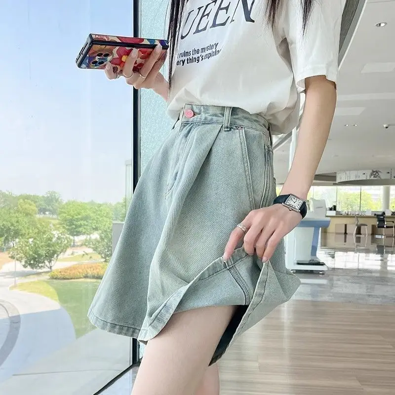 Women's Wash Denim Wide Leg Shorts, High Waist Baggy Jean Shorts with Pink Button Details, Casual Loose Fit Summer Streetwear
Women's Wash Denim Wide Leg Shorts, High Waist Baggy Jean Shorts with Pink Button Details, Casual Loose Fit Summer Streetwear