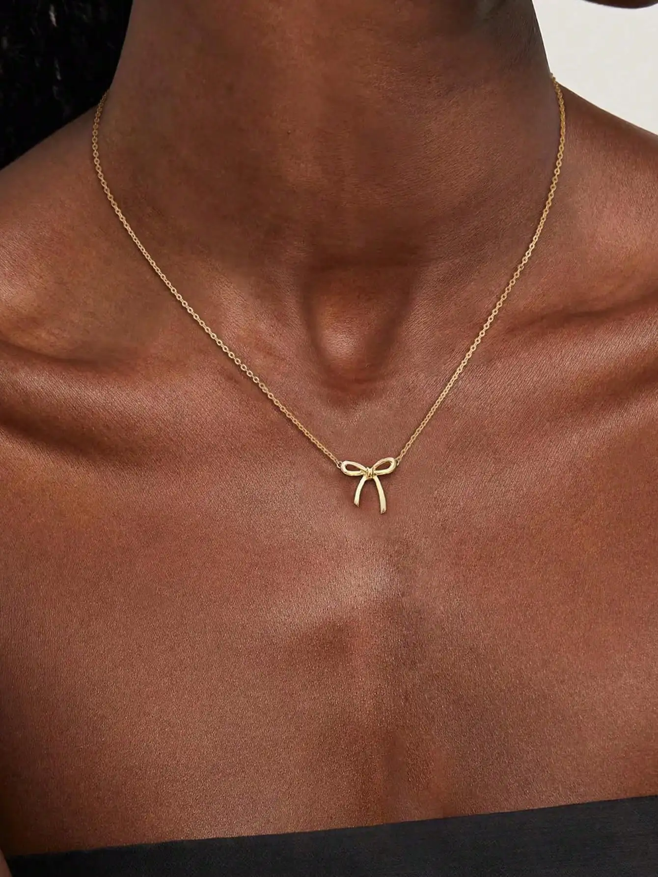 1pc Gold Bow Pendant Choker Necklace, Simple & Cute Fashion Necklace Suitable For Daily Wear For Women (Mini Pendant)
1pc Gold Bow Pendant Choker Necklace, Simple & Cute Fashion Necklace Suitable For Daily Wear For Women (Mini Pendant)