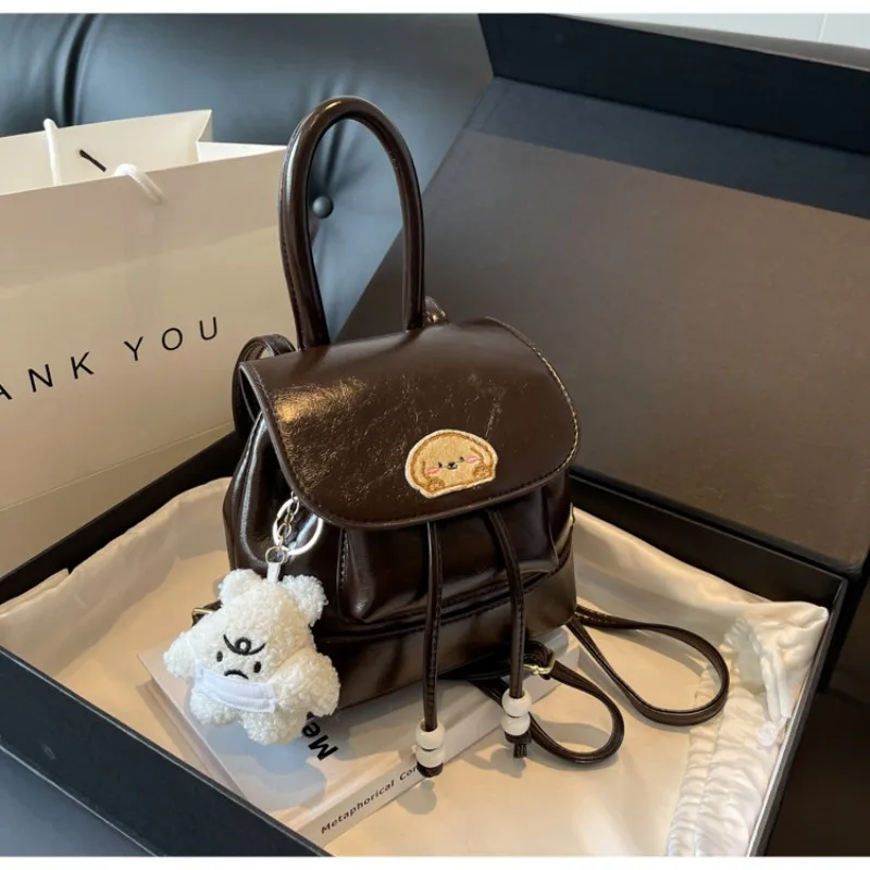 Fashion Niche Girls Shoulder Bag Retro Ladies Shoulder Bag Crossbody Bag Ladies Hobo Handbag With Doll Pendant Decoration PU Mat
Fashion Niche Girls Shoulder Bag Retro Ladies Shoulder Bag Crossbody Bag Ladies Hobo Handbag With Doll Pendant Decoration PU Mat
