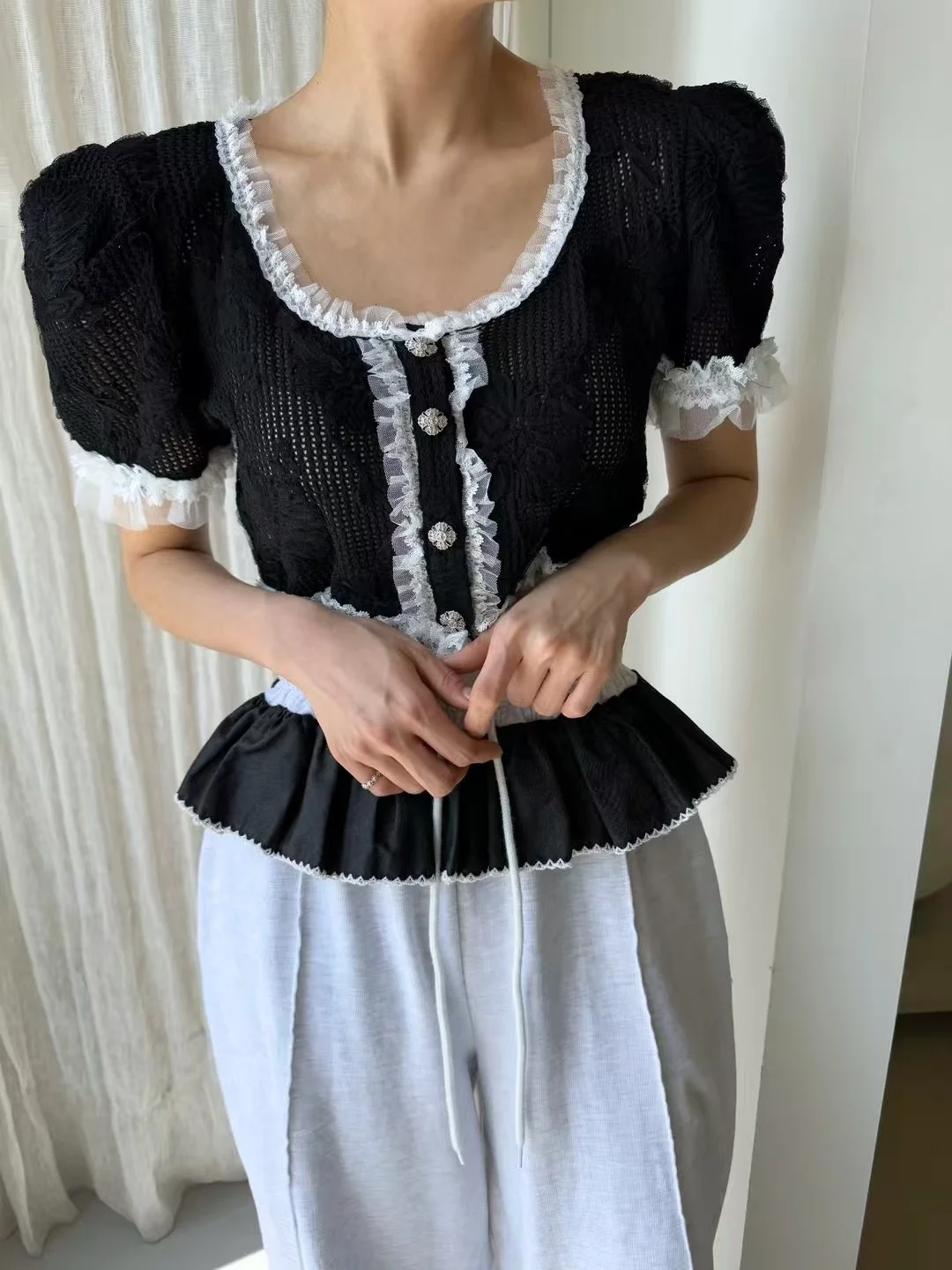 Korean Style Short Bubble Sleeve Shirt Women's Slim Fit Hollow Design Lace Trim Top Straight Cut round Neck Summer Fashion
Korean Style Short Bubble Sleeve Shirt Women's Slim Fit Hollow Design Lace Trim Top Straight Cut round Neck Summer Fashion