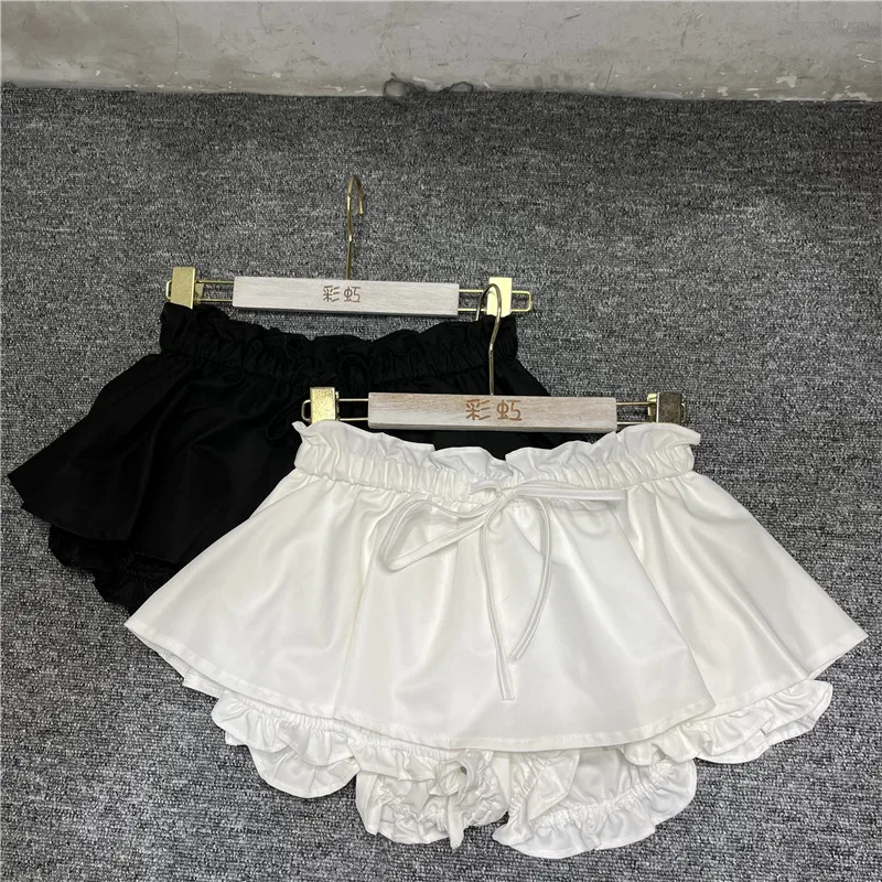 Elegant A-Line Bloomer Skirt for Women in White Slimming Black Color High Waist Commute Style Polyester Fabric Flared Skirt
Elegant A-Line Bloomer Skirt for Women in White Slimming Black Color High Waist Commute Style Polyester Fabric Flared Skirt