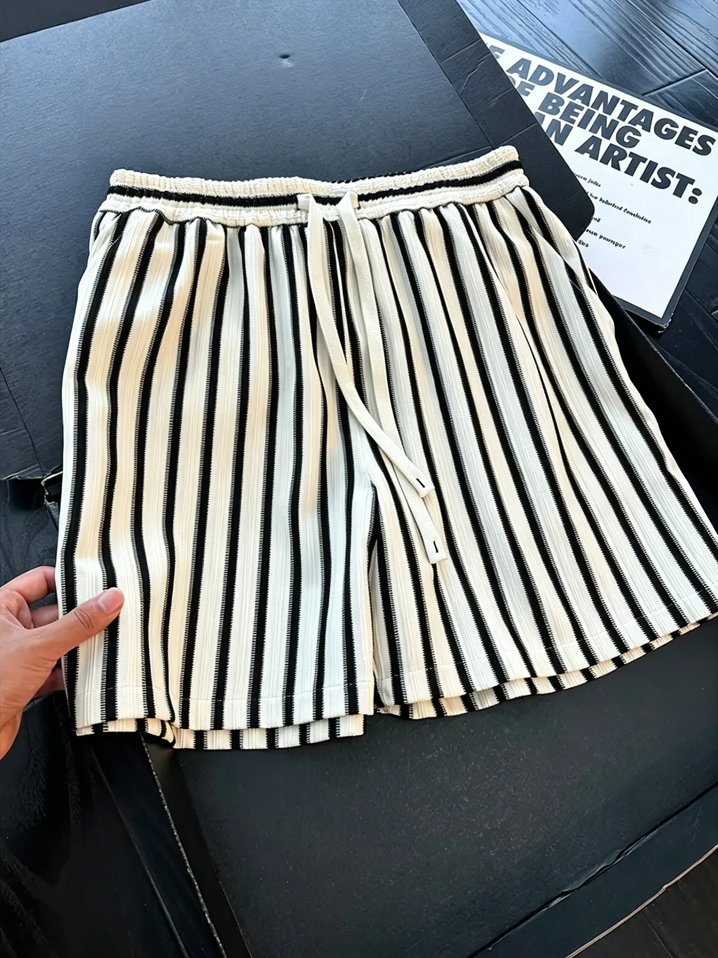 Ice Silk Knitted Men's Shorts Summer Sport Pants Striped Cool Feeling Loose Fit Elastic Waist Five-Quarter Length Straight Leg
Ice Silk Knitted Men's Shorts Summer Sport Pants Striped Cool Feeling Loose Fit Elastic Waist Five-Quarter Length Straight Leg