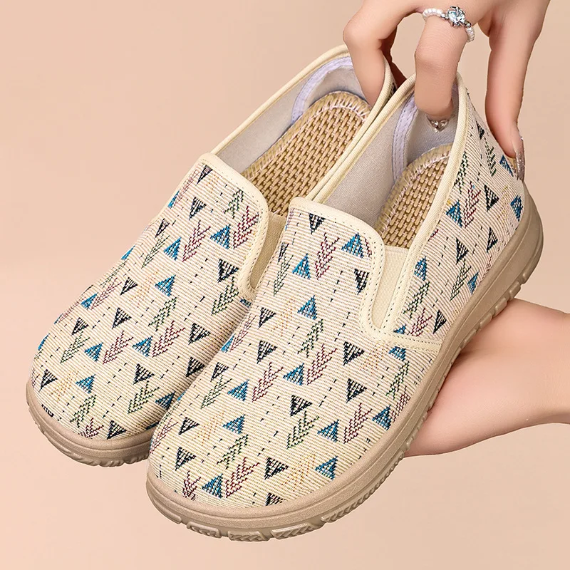 Women's Spring New Single Shoes Breathable Mom Shoes Flat Bottom Soft Bottom Non Stinky Foot Casual Cloth Shoes Women
Women's Spring New Single Shoes Breathable Mom Shoes Flat Bottom Soft Bottom Non Stinky Foot Casual Cloth Shoes Women