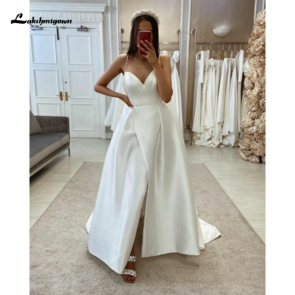 Simple Sexy Split V Neck Spaghetti Straps Satin A Line Wedding Dress Custom For Women Bridal Gowns Sweep Vestidos De Novia robe
Simple Sexy Split V Neck Spaghetti Straps Satin A Line Wedding Dress Custom For Women Bridal Gowns Sweep Vestidos De Novia robe