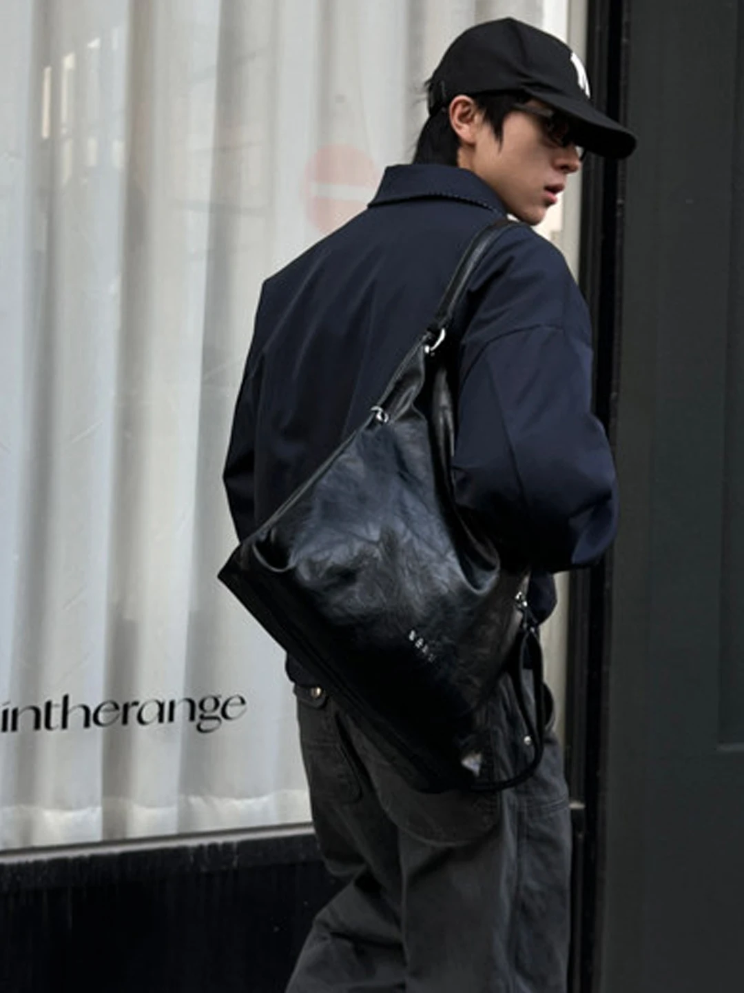 NIN Retro Unisex PU Leather Shoulder Tote Bag Korean Style Casual Crossbody Handbag Street Fashion Trend Youth Pure Color
NIN Retro Unisex PU Leather Shoulder Tote Bag Korean Style Casual Crossbody Handbag Street Fashion Trend Youth Pure Color