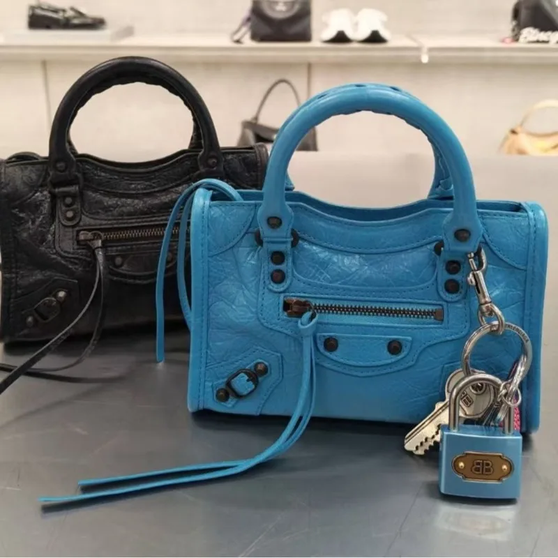 Spring Summer Willow Nail Motorcycle 2026 New Cool Girls Cracked Calfskin Fashion Texture Mini Crossbody Underarm Bag NO LOGO
Spring Summer Willow Nail Motorcycle 2026 New Cool Girls Cracked Calfskin Fashion Texture Mini Crossbody Underarm Bag NO LOGO