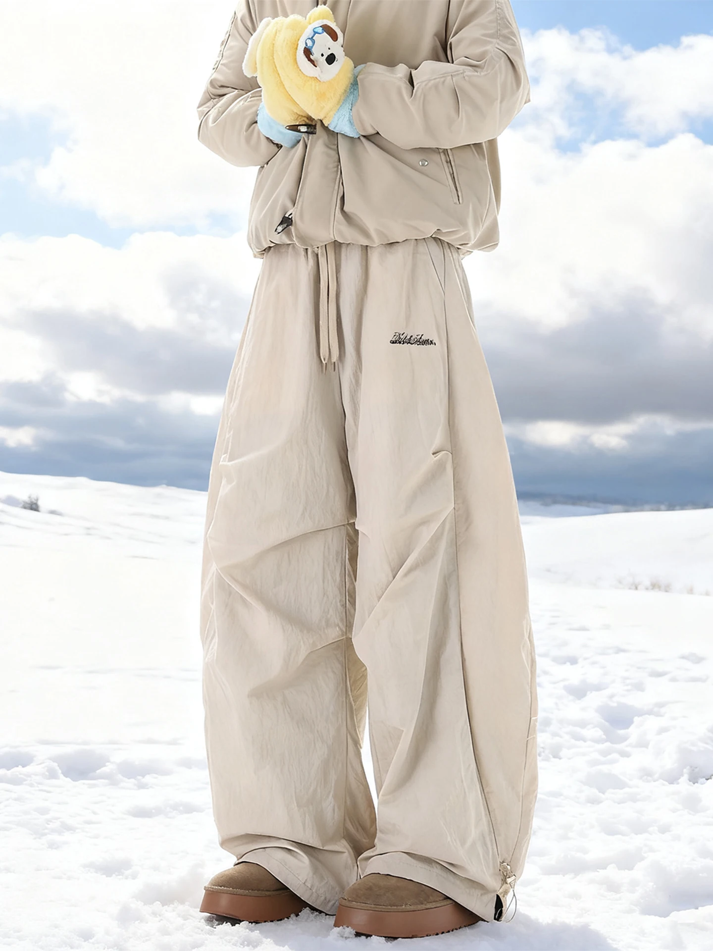 Мужские зимние утепленные брюки свободного кроя с флисовой подкладкой, прямые, с завязками, термобрюки, молодежные, однотонные
Мужские зимние утепленные брюки свободного кроя с флисовой подкладкой, прямые, с завязками, термобрюки, молодежные, однотонные