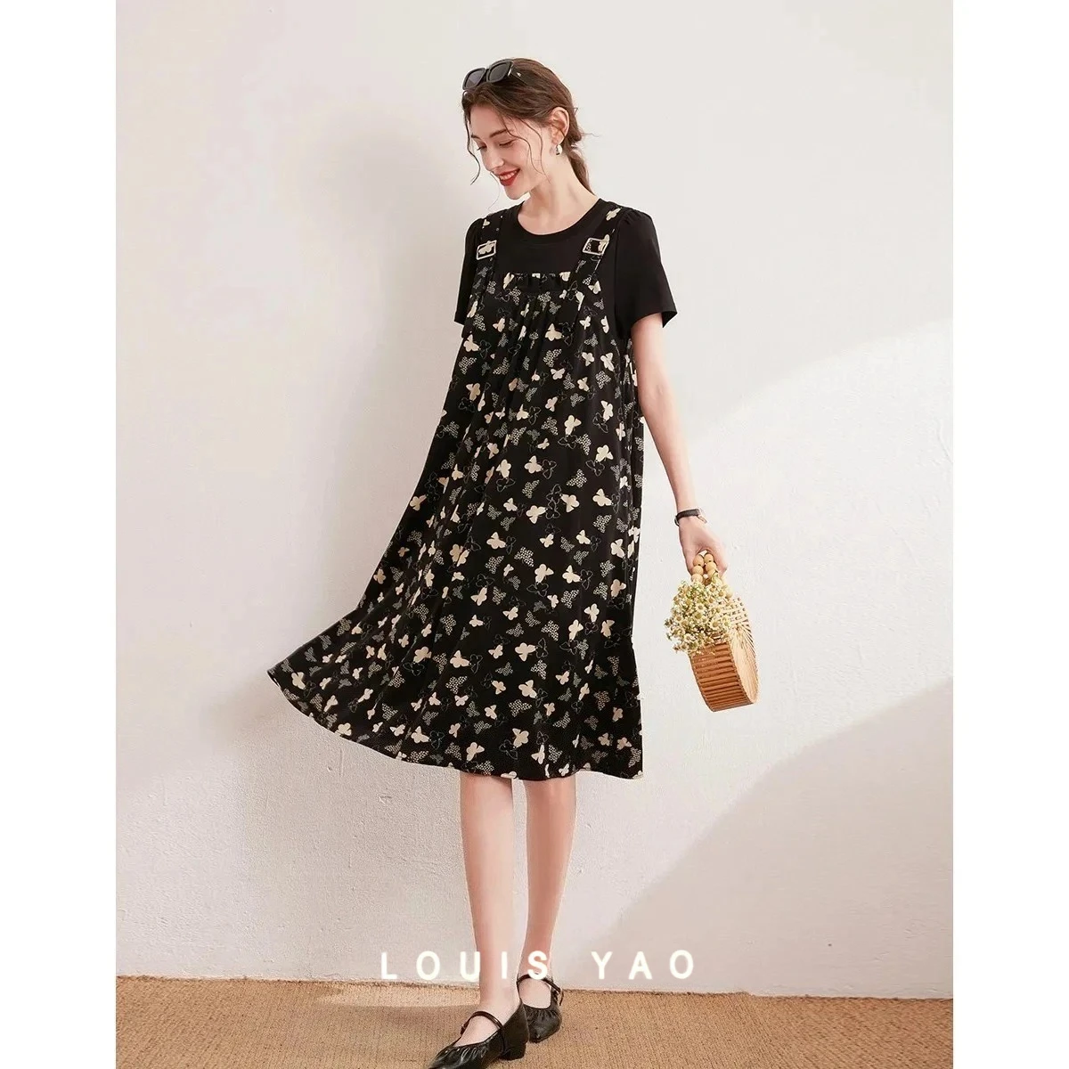 LOUIS YAO French Round Neck Slightly Elastic Short-sleeved Women's Dress 2025 Summer Fake Two Pieces Splicing Floral Long Dress
LOUIS YAO French Round Neck Slightly Elastic Short-sleeved Women's Dress 2025 Summer Fake Two Pieces Splicing Floral Long Dress