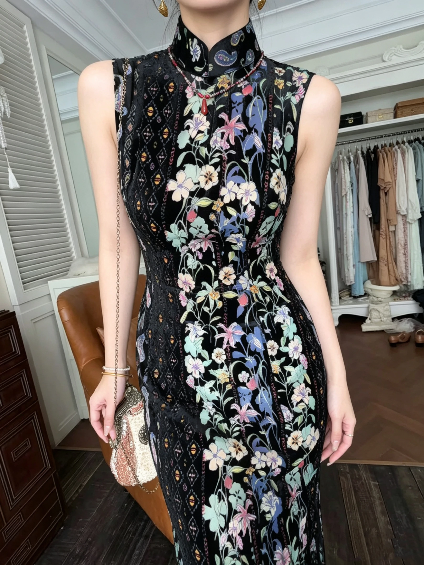 Retro Style Floral Print Long Qipao Dress Women's Sleeveless Wrap Skirt Design Breathable Summer New Arrival Black Maxi Dress
Retro Style Floral Print Long Qipao Dress Women's Sleeveless Wrap Skirt Design Breathable Summer New Arrival Black Maxi Dress