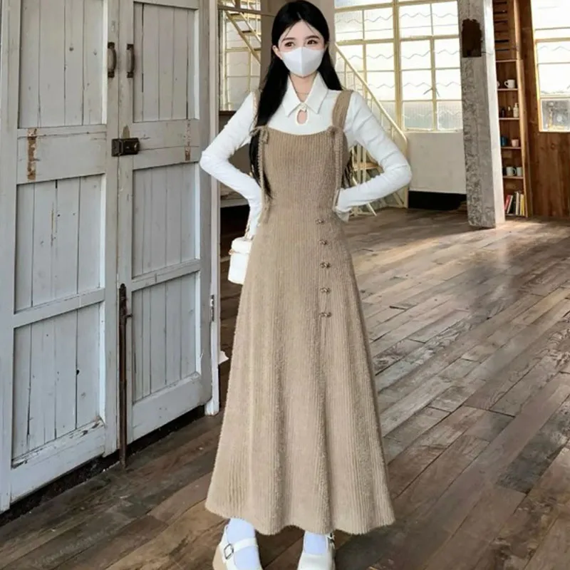 A Complete Set of Knitted Suspender Dress Two-piece Suit Autumn Winter New Women's Long Skirt
A Complete Set of Knitted Suspender Dress Two-piece Suit Autumn Winter New Women's Long Skirt