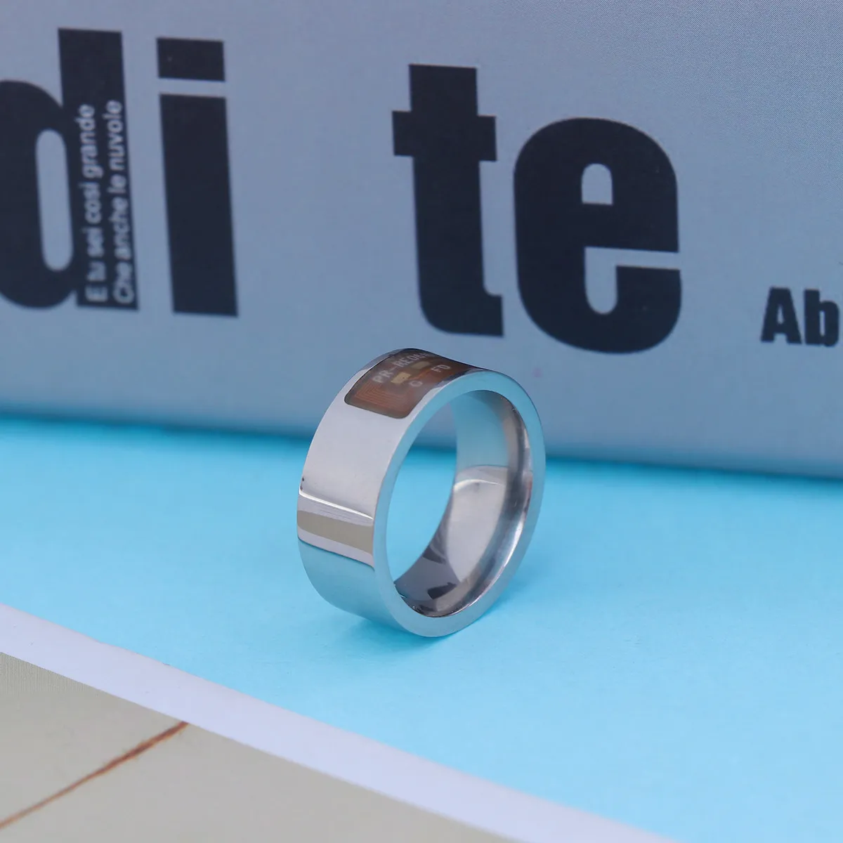 8Mm NFC Smart Ring for Men's Waterproof Unisex Wearable Digital Finger Ring No Charge Multi-Function Unlock
8Mm NFC Smart Ring for Men's Waterproof Unisex Wearable Digital Finger Ring No Charge Multi-Function Unlock